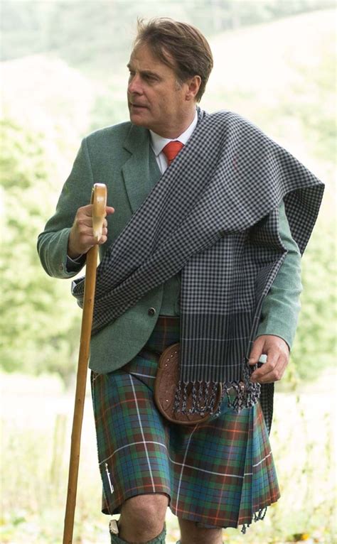 The Plaid - how the traditional Scottish cloak or wrap evolved into ...