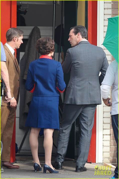 Elisabeth Moss Mad Men Set With Jon Hamm Photo 2769583 Aaron