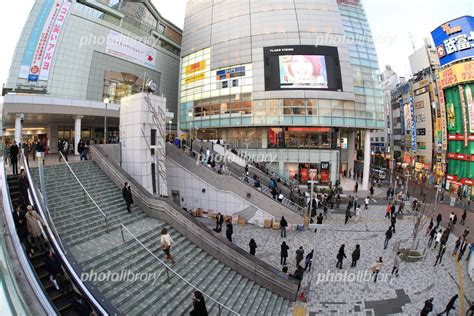 新宿駅東南口 写真素材 388902 フォトライブラリー Photolibrary