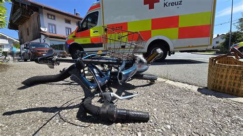 Schwerer Unfall In Bad Endorf Lkw Erfasst Radfahrer