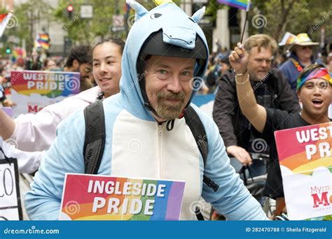 Participantes Da Parada Anual Do Orgulho Gay Em San Francisco Ca Foto De Stock Editorial
