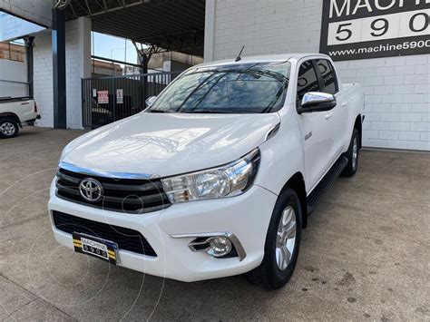 Toyota Hilux 2 4 4x2 SR TDi DC Usado 2018 Color Blanco Precio 6 600 000