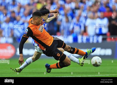 Hull City S Curtis Davies Left And Sheffield Wednesday S Fernando