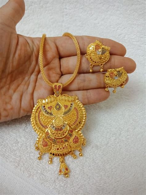 Pin By Maanoh Jewellers On Beautiful Pendants Gold Bridal Jewellery