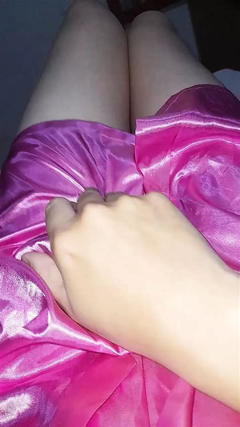 Sborra Con Lingerie Di Raso Rosa E Vestaglia XHamster