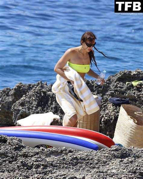 Irina Shayk Displays Her Sexy Figure In A Bikini Photos Pinayflixx Mega Leaks