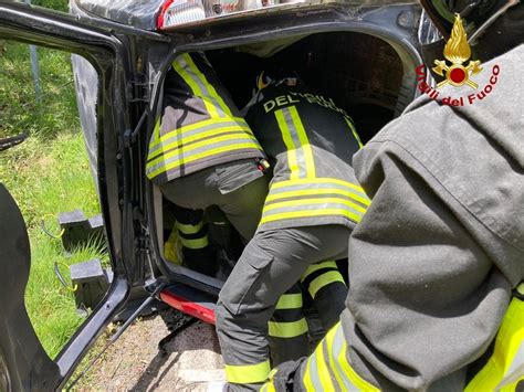 Incidente A Murlo Siena Automobilista Incastrato Tra Le Lamiere