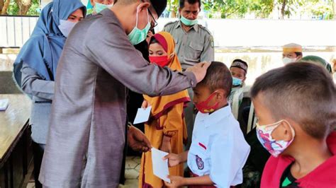 Salurkan Zakat ASN Kemenag Maros Bantu Santri Dan Guru TPQ