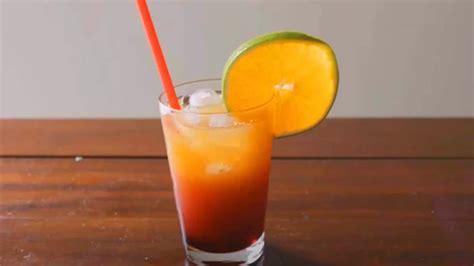 Receita de drink sex on the beach tradicional não vai conseguir parar após o primeiro gole