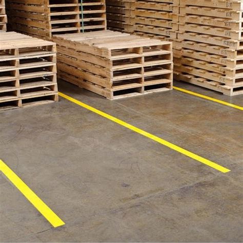 White 100 To 150 Kg Capacity Four Way Stackable Pinewood Euro Pallet