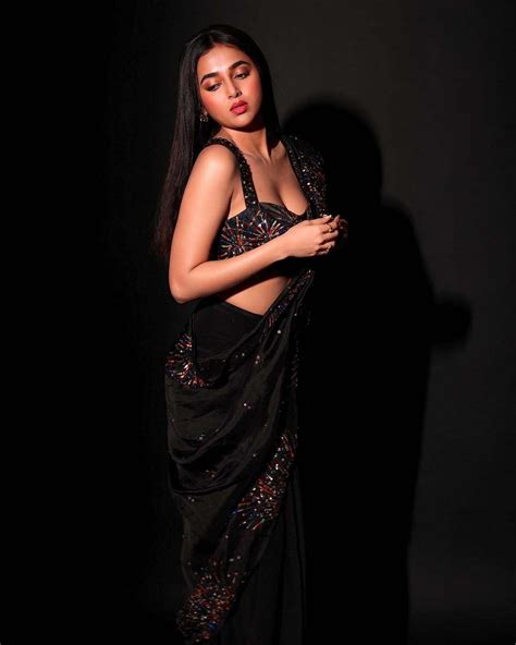 Naagin Fame Tejasswi Prakash Look Sexy In Black Saree See Stunning