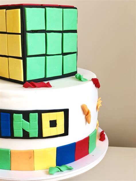 Adición Cuyo lucha pastel cubo rubik Abrazadera El extraño Perspicaz