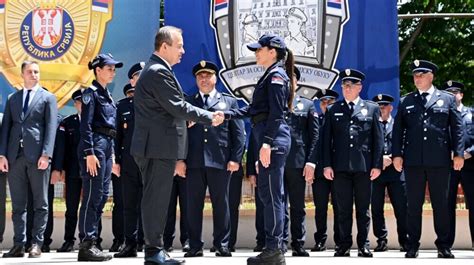 Ministar Da I Na Promociji Nove Klase Policajaca U Sremskoj Kamenici