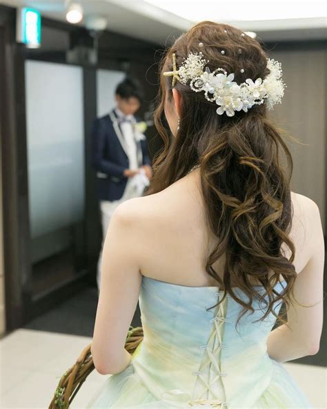 お色直しヘアに大人気ハーフアップハーフ花冠のブライダルヘアが可愛すぎ marry マリー ブライダルヘア 花嫁 髪型