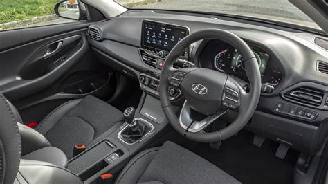 Hyundai i30 Interior Layout & Technology | Top Gear