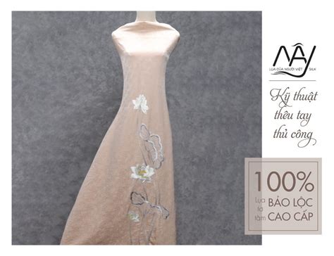 High Quality Silk Fabric With Nude Lotus Flower Hand Embroidery Premium Partner Gift