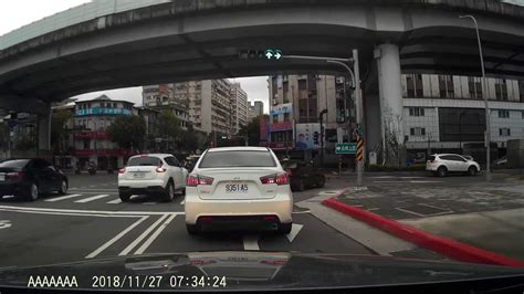 Aku 1523 轉彎車佔用直行車專用車道 違規檢舉 台北市 重慶北路一段 右轉 市民大道鄭州路口（北向） Youtube