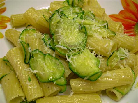 Tortiglioni Con Zucchine E Pecorino Romano Ricette Veloci Di Tania