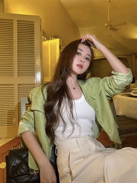 Ribi Sachi gây bão mạng mỗi lần diện bikini