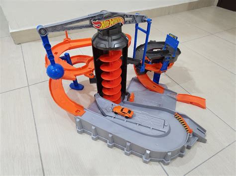 Hot Wheels City Construction Zone Chaos Hobbies Toys Toys Games On Carousell