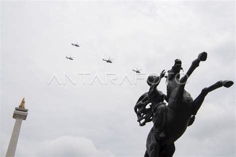 Latihan Formasi Terbang Jelang Hut Tni Antara Foto