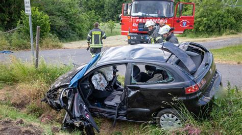 Frontalzusammenstoß Zwei Tote vier Verletzte bei Unfall im Main