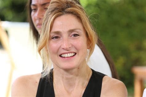 Top Julie Gayet Et Son Look Nude