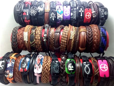 Wholesale 100pcs Mix Leather Bracelets Men Women Wristbands Fashion