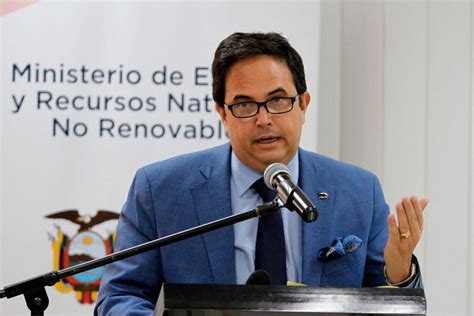 Ministro de Energía de Ecuador renuncia mientras enfrenta investigación