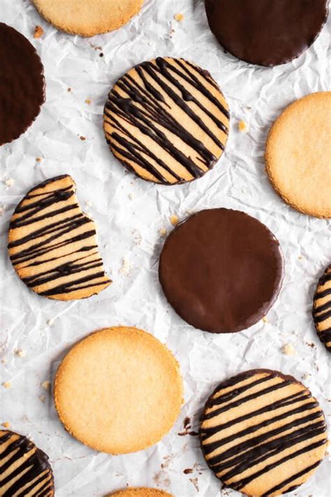 4-Ingredient Vegan Almond Flour Cookies (Gluten-Free) | Happy Vegannie