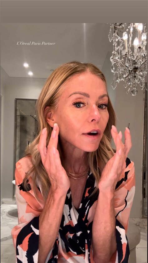 Kelly Ripa Shared A Rare Makeup Free Selfie