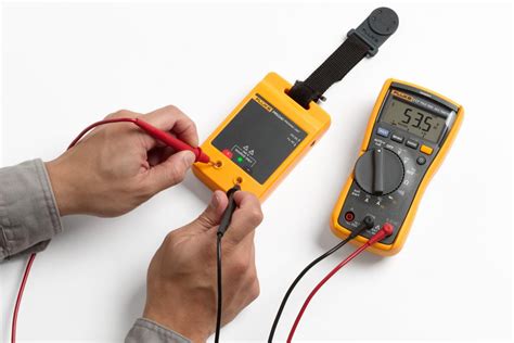 Fluke 117 Multimeter And Prv240 Proving Unit Kit Fluke