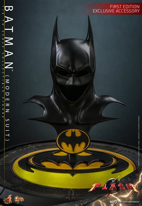 Galería Imagen de la figura de Hot Toys de Batman a escala