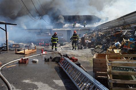 Incendiu Puternic L Ng Pia A Mare Din Br Ila Pompierii Au Stins Focul