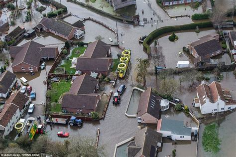 Flooding Now Thousands More Face Evacuation As 14 Severe Weather