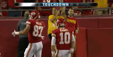 Chiefs GIF - Chiefs Travis Kelce - Discover & Share GIFs