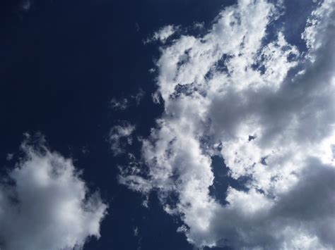 Bakgrundsbilder Ljus Moln Himmel Vit Solljus Dagtid Stackmoln