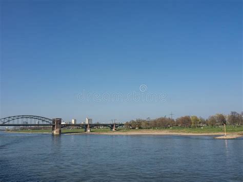 Flusskreuzfahrt Auf Dem Rhein Stockfoto Bild Von Bingen Kathedrale