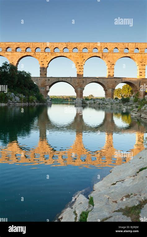 Pont Du Gard Bei Sonnenuntergang R Misches Aqu Dukt Unesco Welterbe