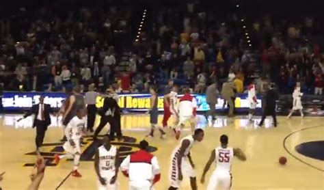 This Generation Wildin Group Of Chicks Get Caught Flashing Their Tits In Walmart 6 Sec