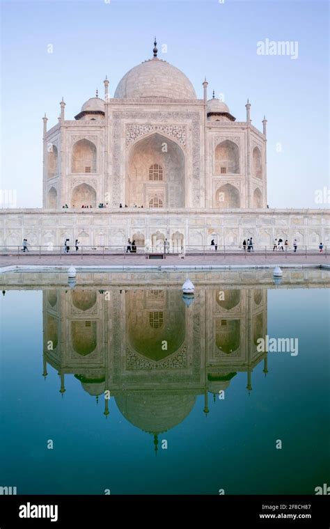 Reflection Taj Mahal In Lake Hi Res Stock Photography And Images Alamy