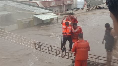 Flood In Jamnagar With Average Rain Of 35 Inches