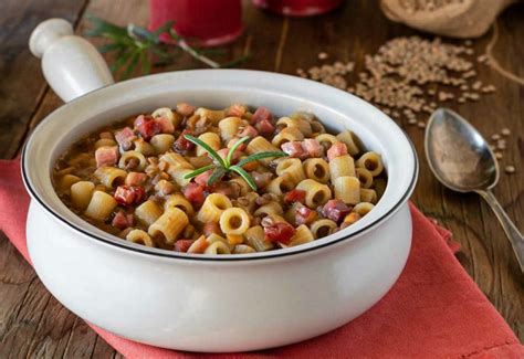 Pasta E Lenticchie Con Speck Croccante Comfort Food Facile E Gustoso