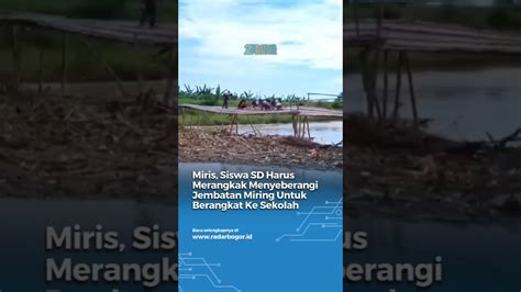 Miris Siswa SD Ini Harus Merangkak Menyeberangi Jembatan Miring Untuk