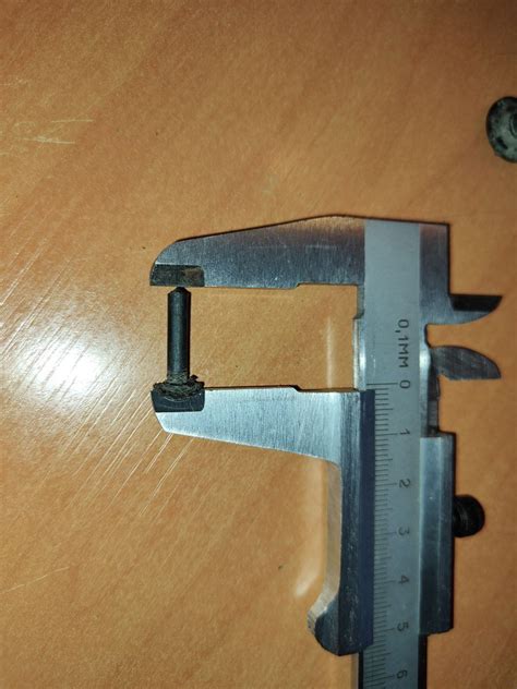 Клипса, держит пластик между радиатором и капотом — Skoda Superb Mk2, 1 ...