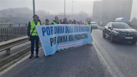 Mariscadores De La Ría De O Burgo Advierten En A Coruña De Una Situación Límite