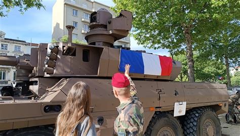 Le 1er régiment des Spahis de Valence baptise ses nouveaux chars Jaguar