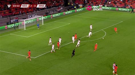 Depay Faz Dois Gols Holanda Vence Montenegro Mas Permanece Atr S Da