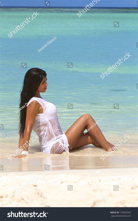 Beautiful Sexy Girl Bikini On Beach库存照片 Shutterstock