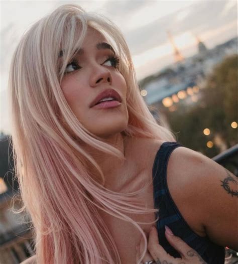 Pin By Keren Cohen On Karol G Hairdos For Curly Hair Grey Hair Dye Blonde Hair Shades